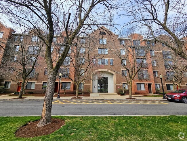 Building Photo - 30 Harbor Point Blvd Rental