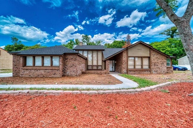 Building Photo - 1542 Sugarwood Cir