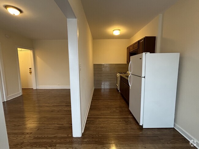 Building Photo - 2712 N Milwaukee Ave Unit 316 Rental