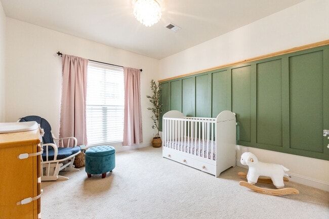 Photo - 20657 Sibbald Sq