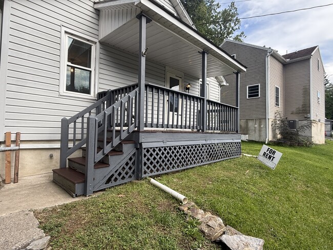 1951 Bushkill Dr
