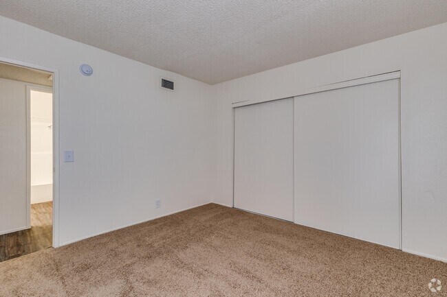 2 BR, 2 BA (Classic) - 912 SF
