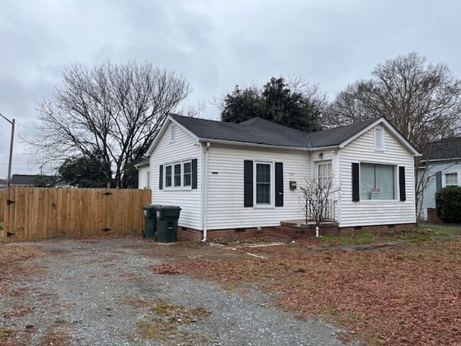 Building Photo - 2 BR, 1 BA Home