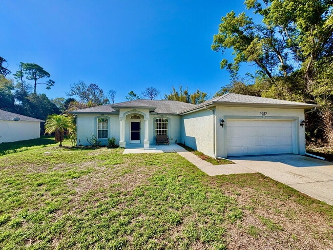Building Photo - Peace, Comfort, and Great Location in this 3-Bedroom 2 Bath Pool Home in North Port!