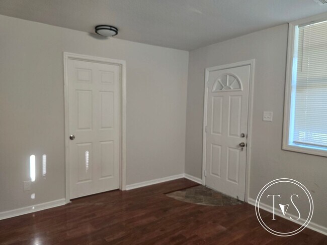 Photo - 503 Gould St