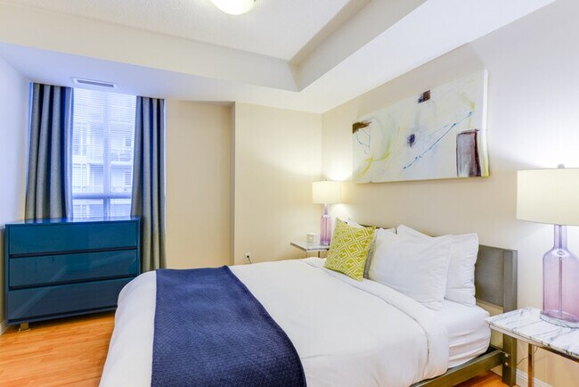 Photo - 140 Simcoe St Unit SI ID1034889P