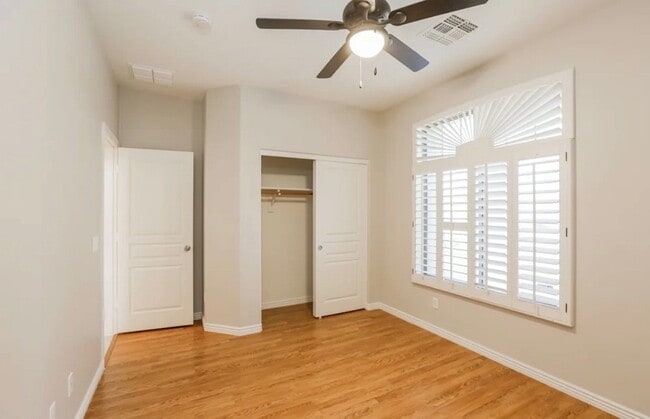 Photo - 2419 W Park St