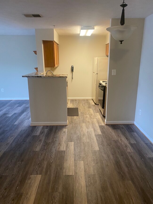 Photo - 8911 Town Center Cir Unidad 205