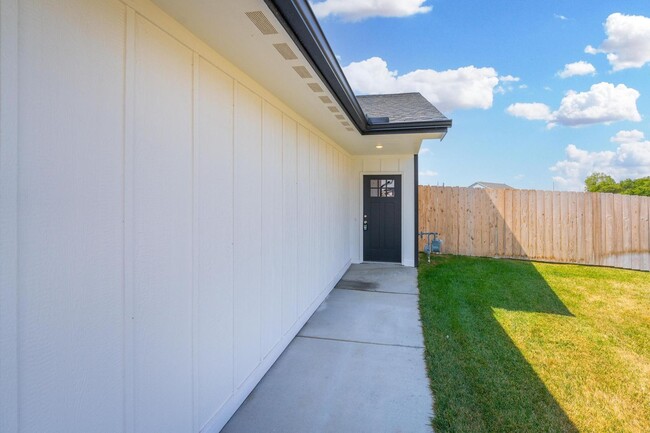 Photo - 3 bedroom 2 bath Townhome  - Flexible Leas...