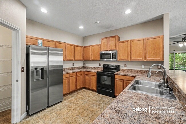 Photo - 15763 Twin Creek Dr