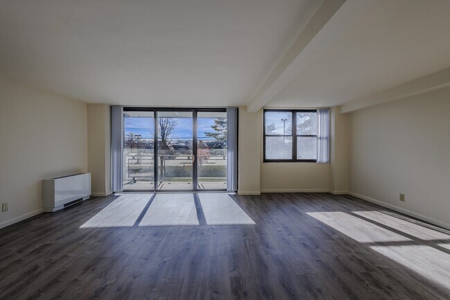 Unlock your ideal living space at Country Club Towers I. Enjoy spacious interiors bathed in natural light, featuring modern finishes and stunning views. Elevate your lifestyle today—schedule a tour to see all that awaits you!