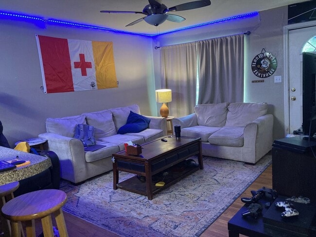 Photo - 4 bed 2 bath house, walk to stadium! Available August 2026!!