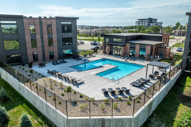 The Reserve at Jordan Creek - The Reserve at Jordan Creek Apartments