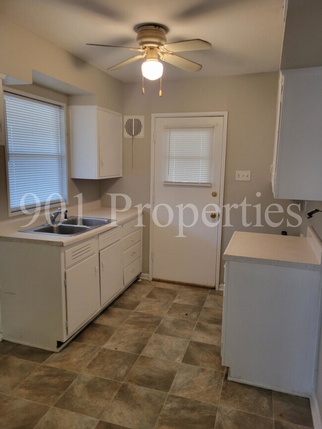 Photo - 1730 Capri Rd