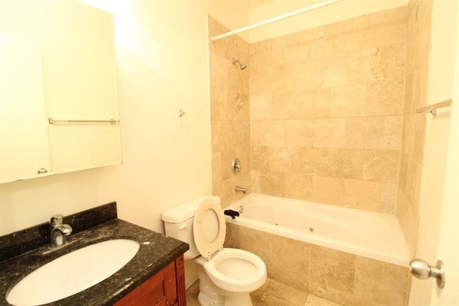 Photo - 4347 N Sawyer Ave Unidad 1D