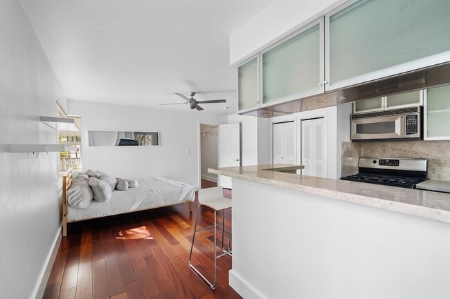 Photo - 741 6th St Unidad 204W