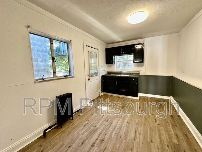 Photo - 2330 Eccles St