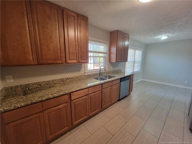 Building Photo - 678 Walker St Rental