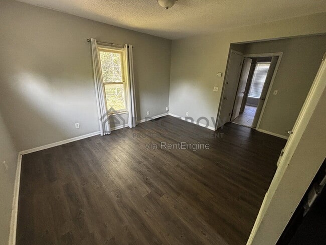 Photo - 354 Holmdene Blvd NE