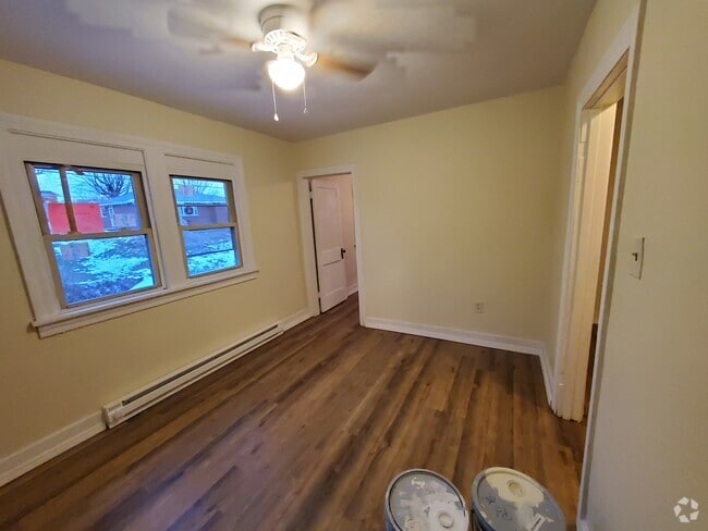 Building Photo - 122 Highland Dr Unit Apt 2