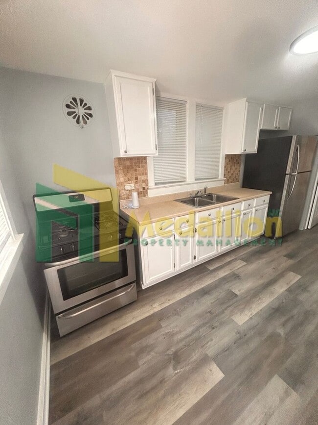 Photo - Updated 1-Bedroom Coach House with In-Unit Laundry Unidad COACH