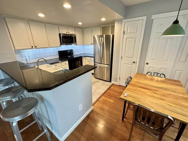 4871 White Rock Cir