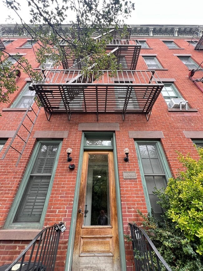 Building Photo - 206 6th St Unit 3-R Rental