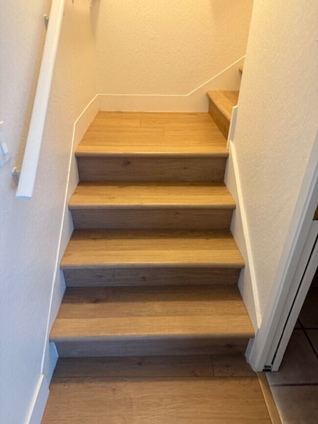 Photo - Great Condo with 1 car garage and indoor l... Unidad 3