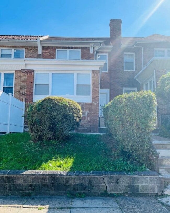 Building Photo - 1806 67th Ave Unit 2