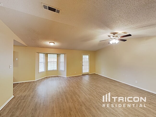 Photo - 820 Oak Grove Ln