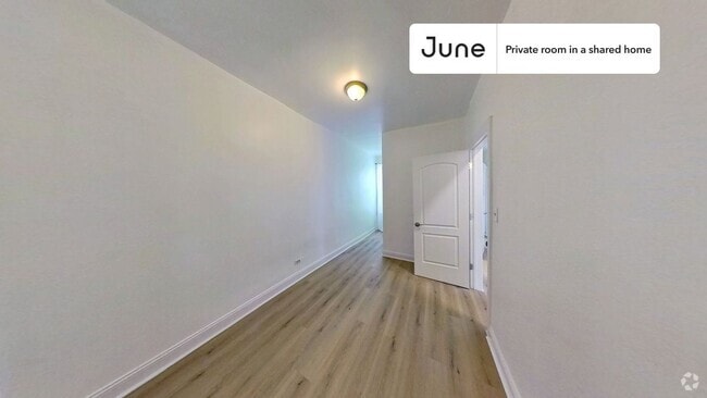 Building Photo - Private bedroom in 4 bed/1 bath Home