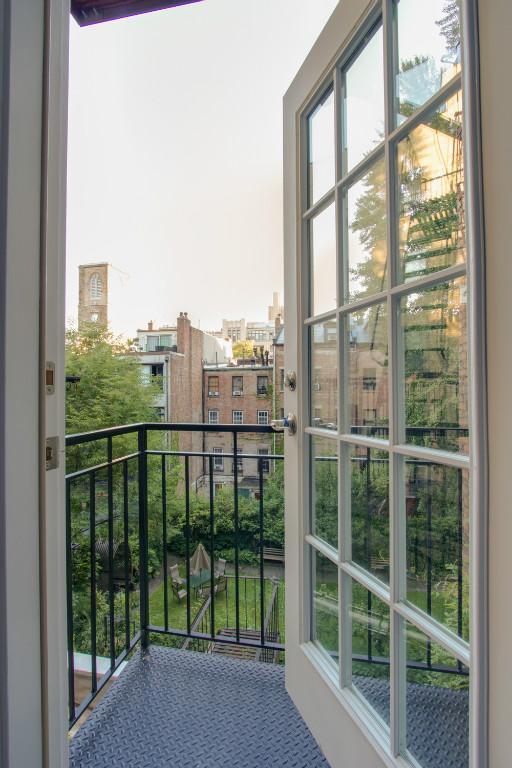 Building Photo - 350 W 21st St
