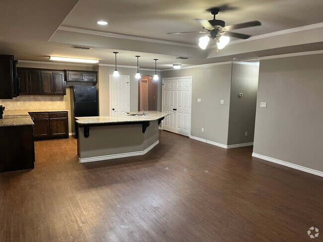 Building Photo - 165 Oakview Ct Rental
