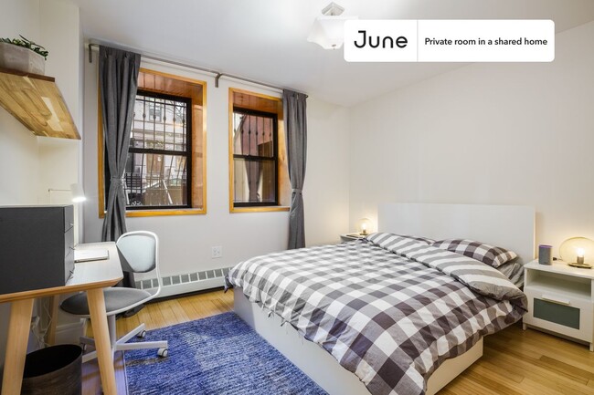 Photo - Private bedroom in 5 bed/2 bath Home Unidad 1B