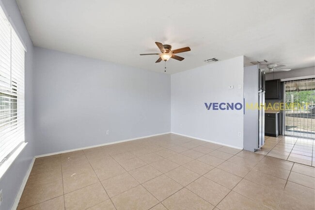 Photo - 701 Aviaton Ave