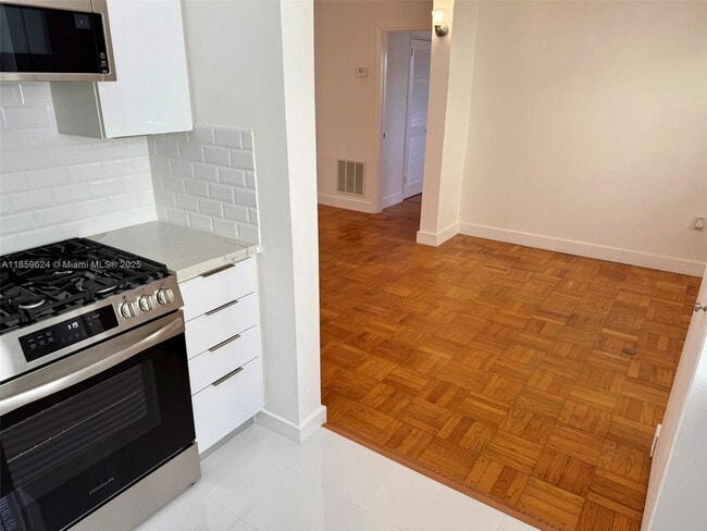Building Photo - 2921 Sheridan Ave Unit 3