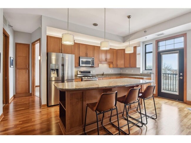 Building Photo - 317 Groveland Ave Unit 709