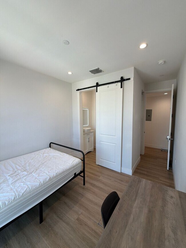 Photo - 3105 Normandie Avenue Unit 3105 B4-4