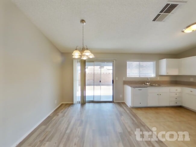 Photo - 1833 Ridgefield Dr