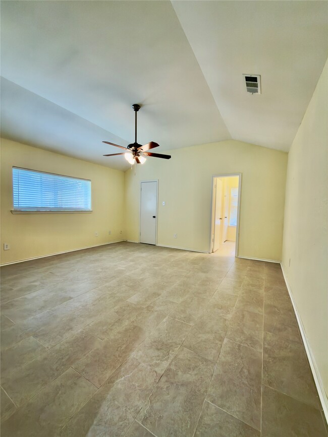 Building Photo - 2607 Olympus Dr