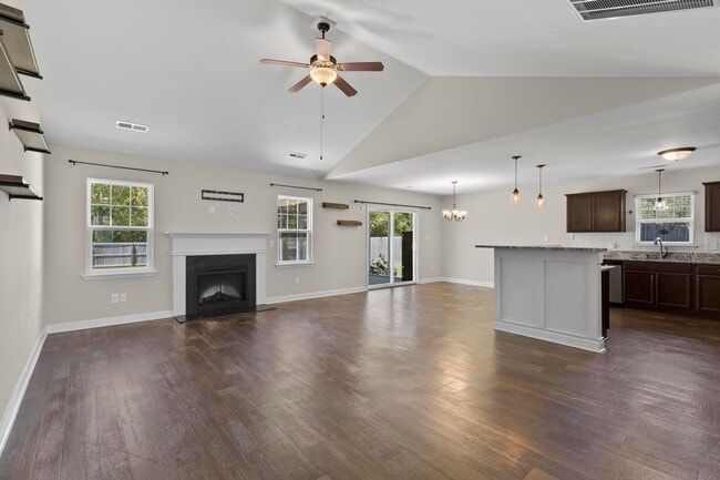 Photo - 3 bedroom with BONUS room in community pool neighborhood!