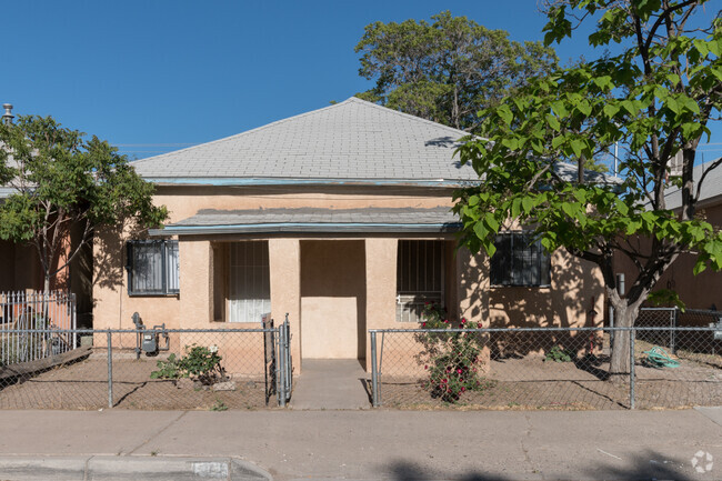 Building Photo - BARELAS ADOBE  2 bedroom 1 bath GATED ACCESS Rental