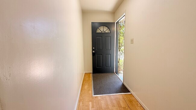 Photo - 550 Highland Dr