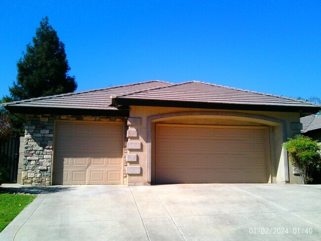 Photo - CUSTOM BUILT IN GATED SOUTHERN OAKS !!!