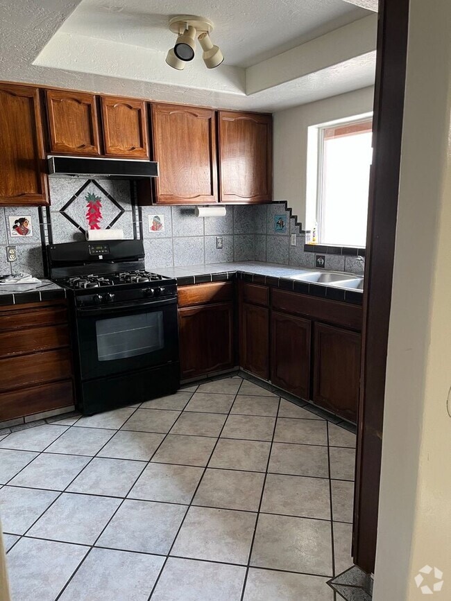 Building Photo - 2 bedroom 2 bath condo