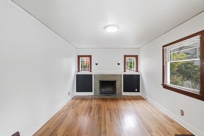 Photo - Charming Bungalow with Spacious Loft Suite and Large Backyard