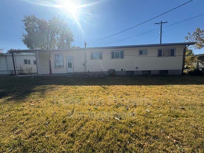 Photo - 775 Crabapple Ln