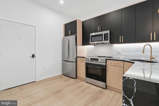 Building Photo - 1232 Chancellor St Unit 3B