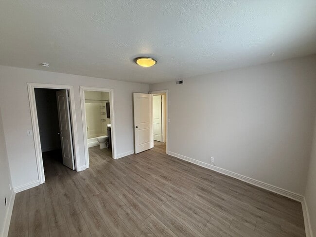 Photo - Beautiful 2 bedroom/2 bathroom condo with Mountain View’s