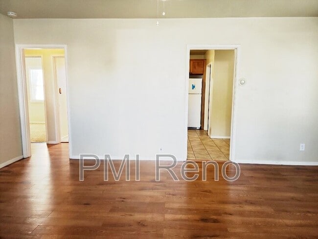 Photo - 321 Fodrin Wy